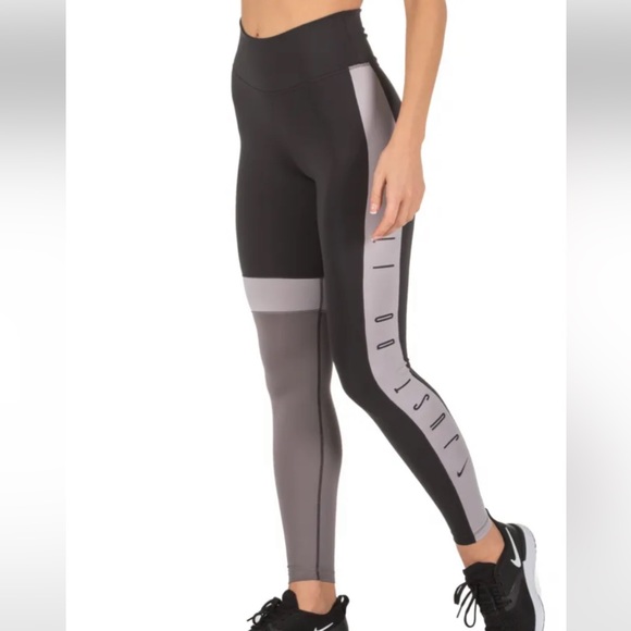 Nike Pants - Nike Women’s 7/8 Leggings Size XXL NWT